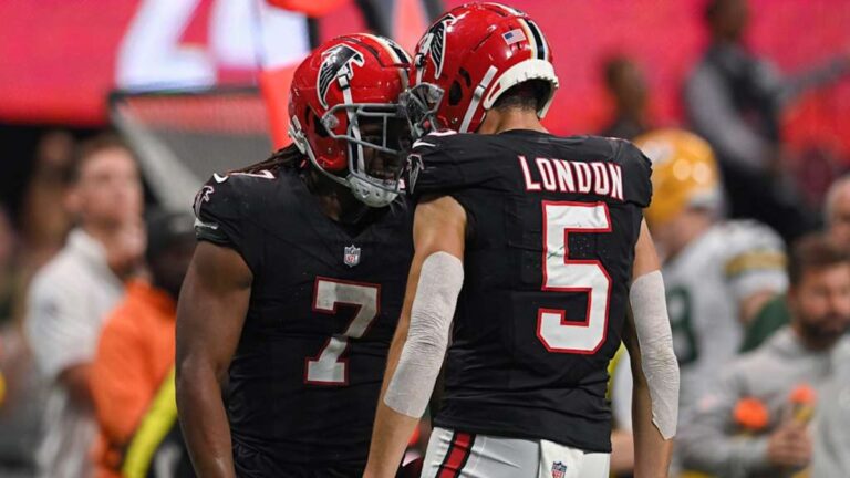 Fantasy Football Auction Draft vs Snake Draft: What is an Auction Draft and Why It's Best 2025