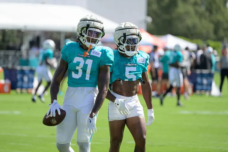 Ollie Gordon or Jaylen Wright: Week 4 waiver wire fantasy football